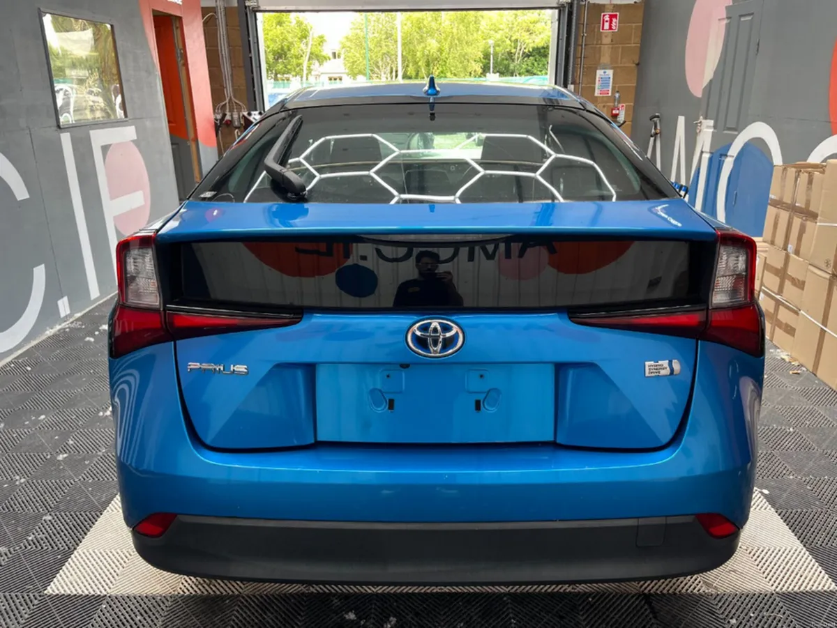 Toyota Prius 2019 TOYOTA PRIUS S 1.8 AUTOMATIC / C - Image 3