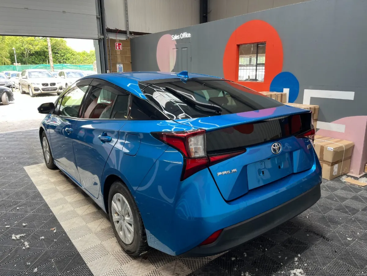 Toyota Prius 2019 TOYOTA PRIUS S 1.8 AUTOMATIC / C - Image 4