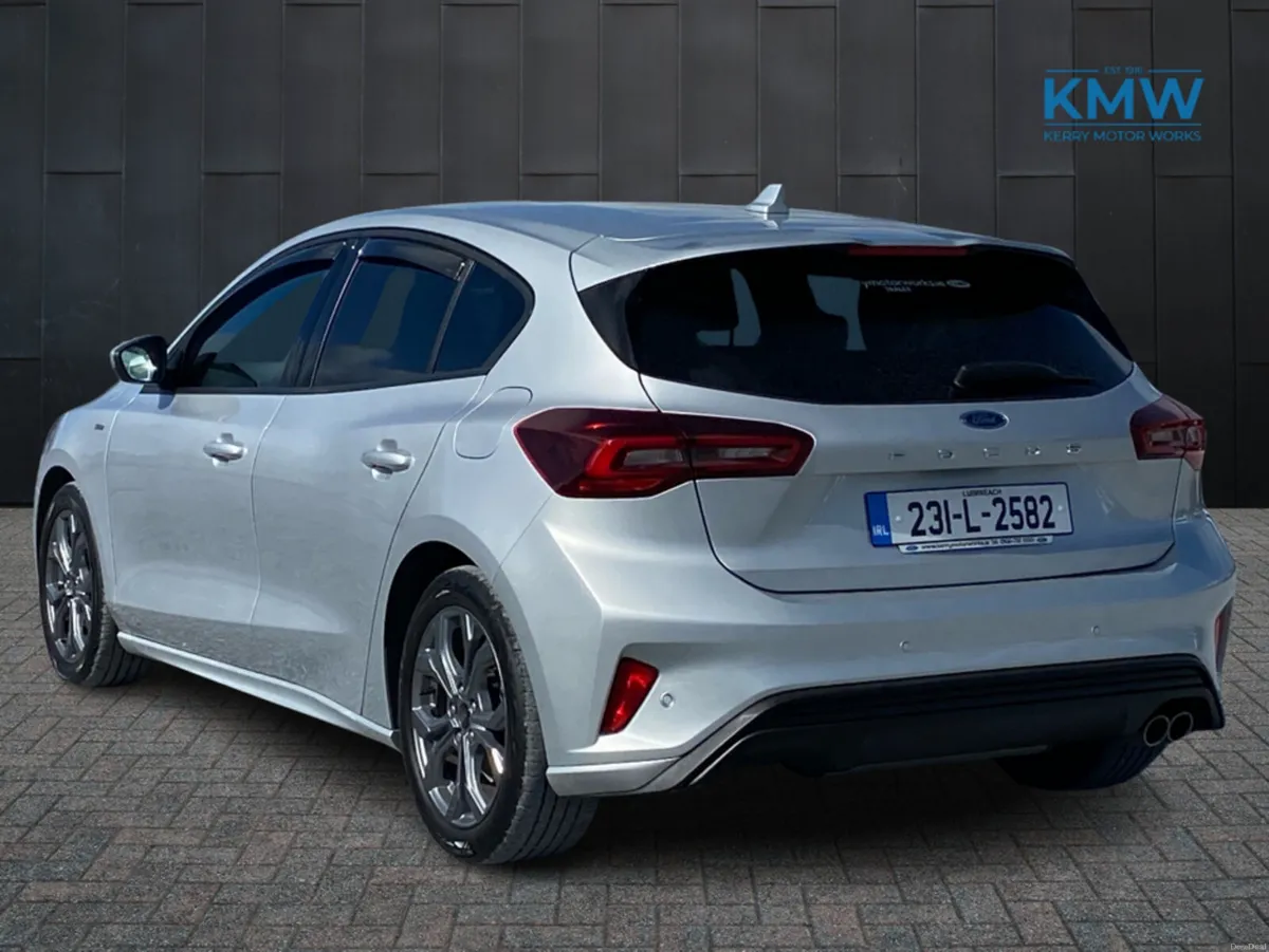 Ford Focus ST-LINE 1.0T 125 M6 FWD 4DR - Image 4