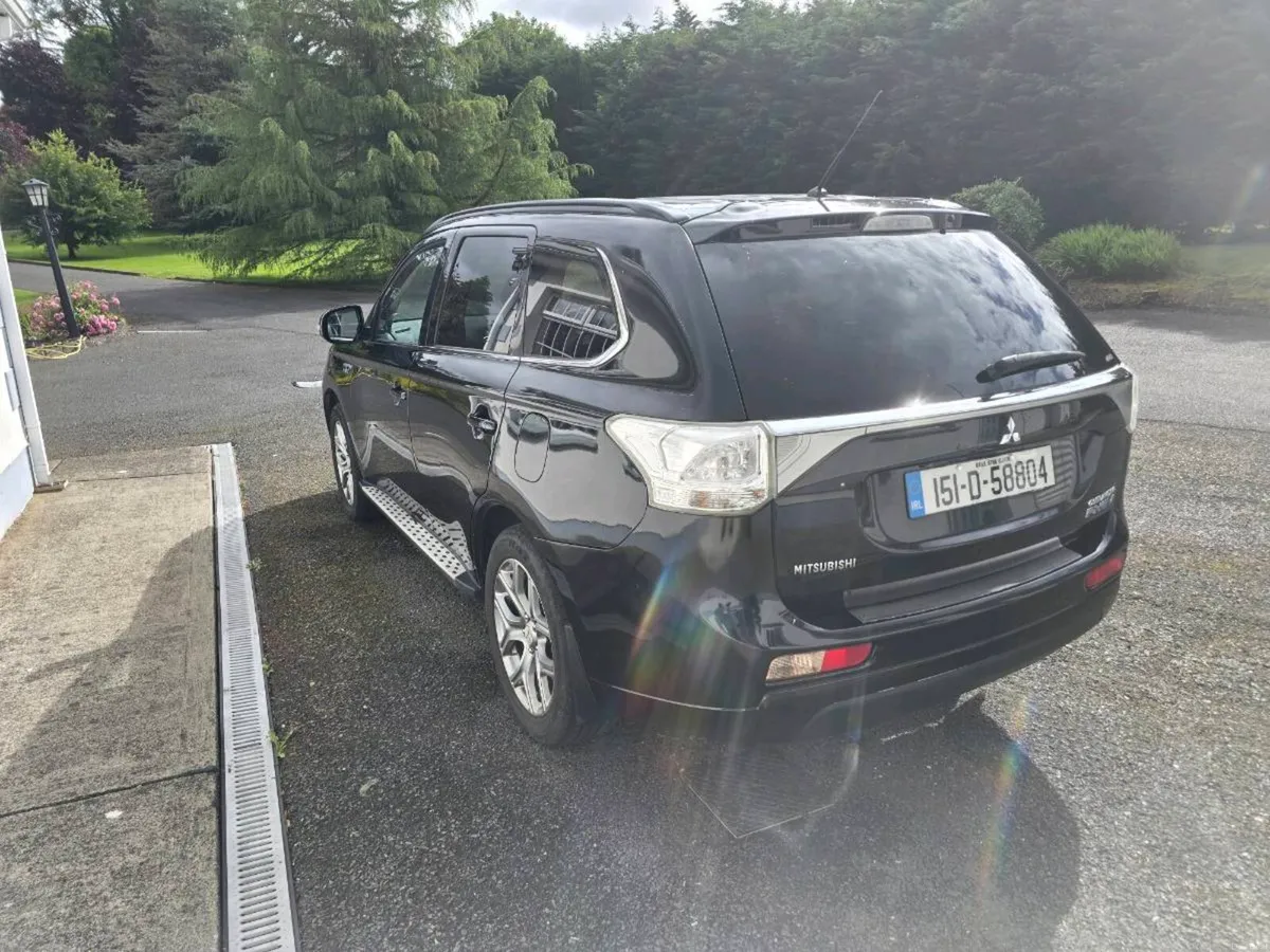 Mitsubishi Outlander PHEV - Image 3