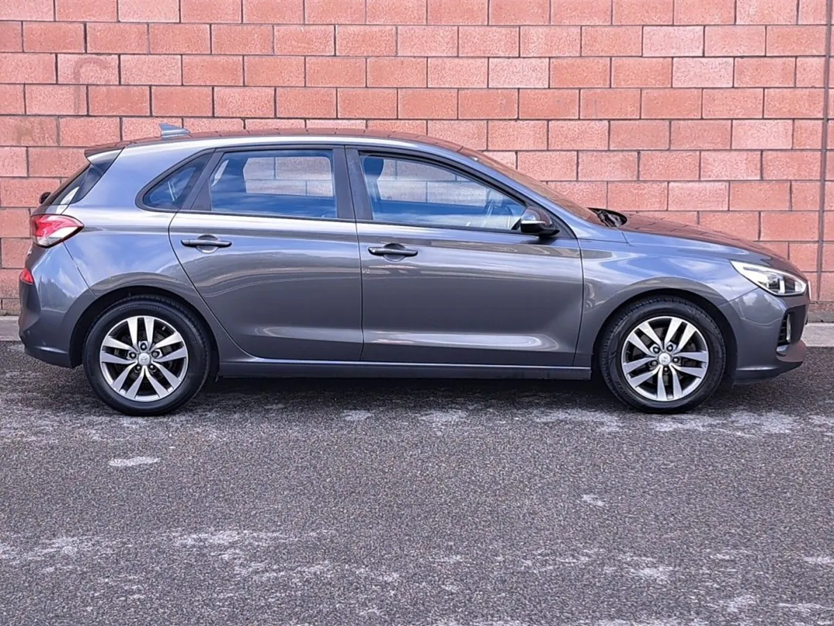 Hyundai i30 Deluxe 1.6 Diesel. - Image 4