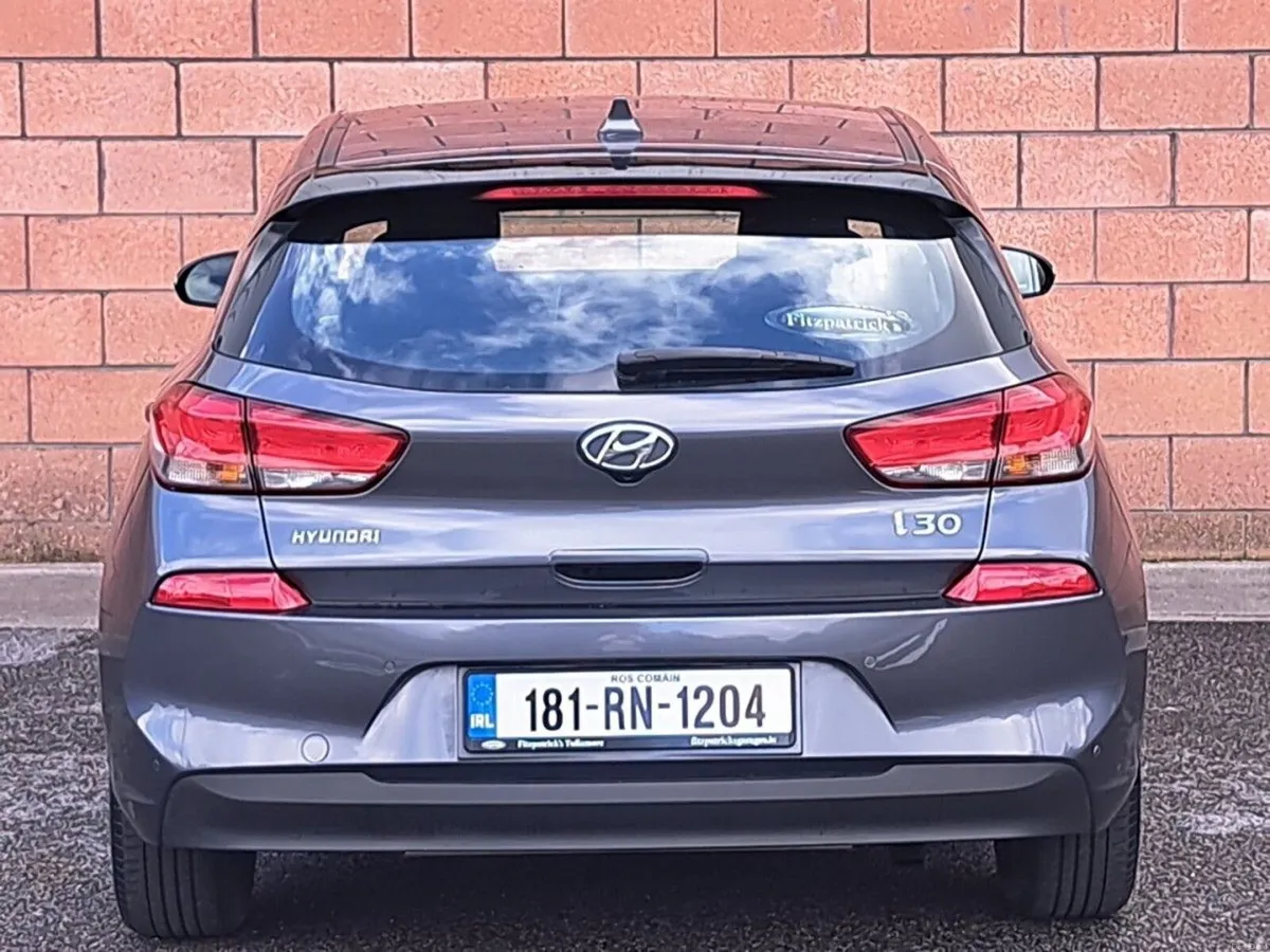 Hyundai i30 Deluxe 1.6 Diesel. - Image 6