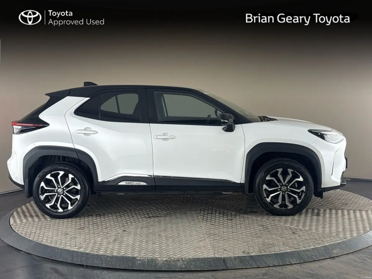 Toyota Yaris Cross LunaSport Hybrid - Image 3
