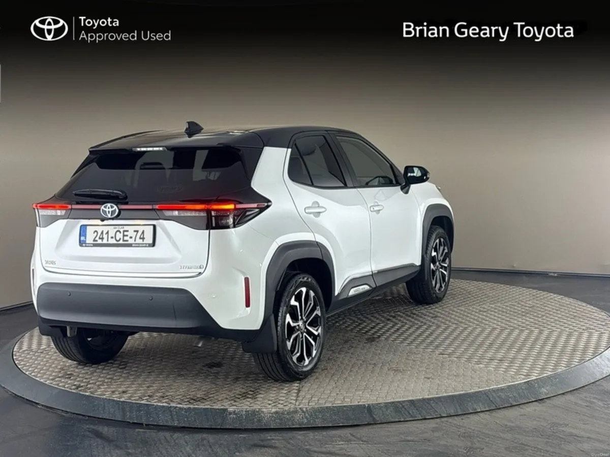 Toyota Yaris Cross LunaSport Hybrid - Image 2