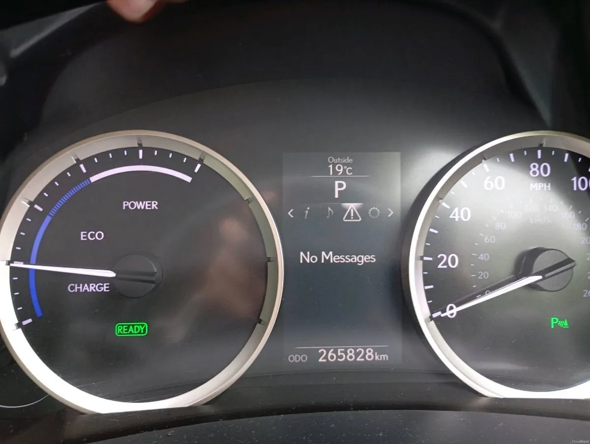 Lexus is 300H hybrid - Image 3