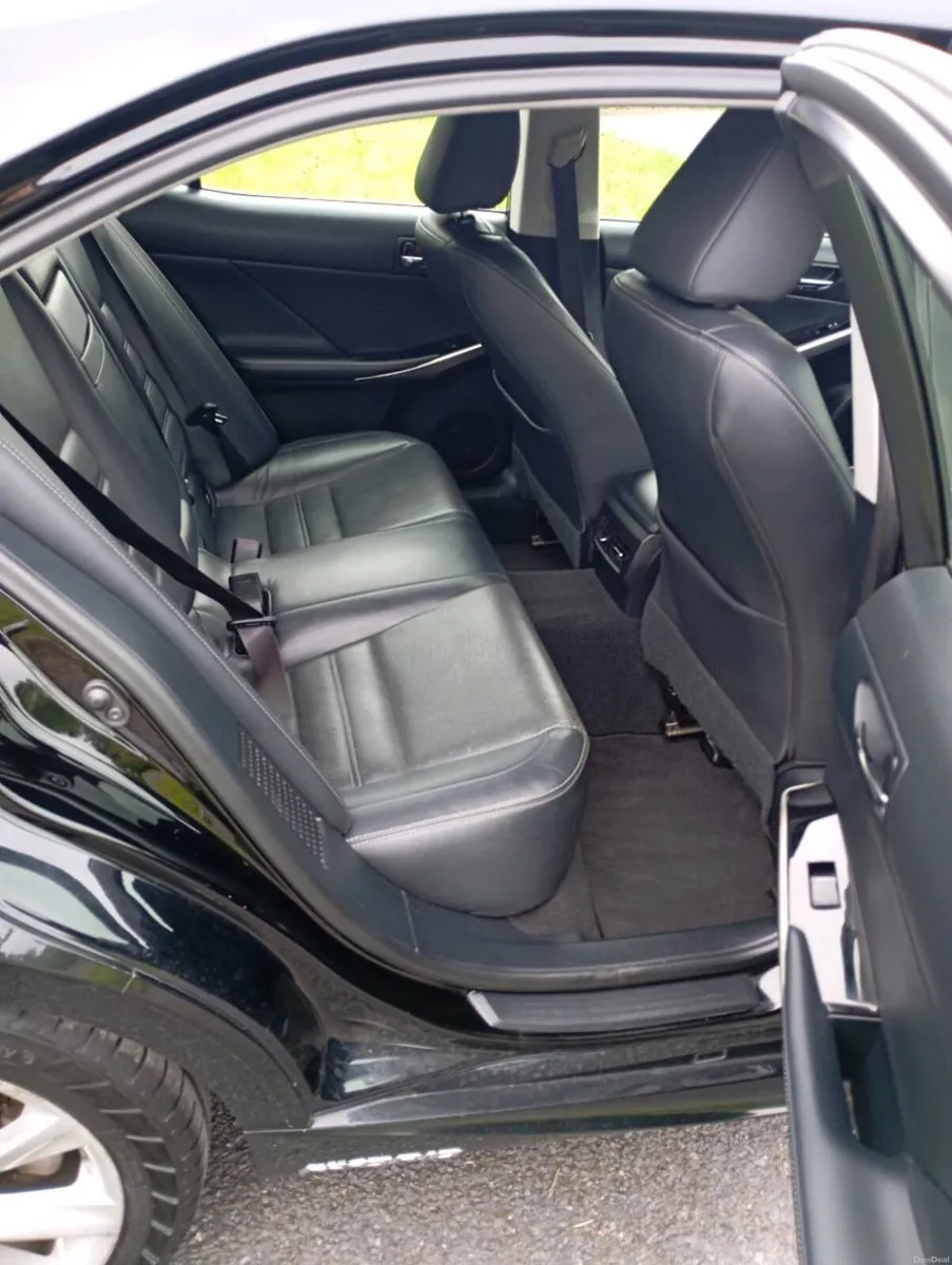 Lexus is 300H hybrid - Image 6