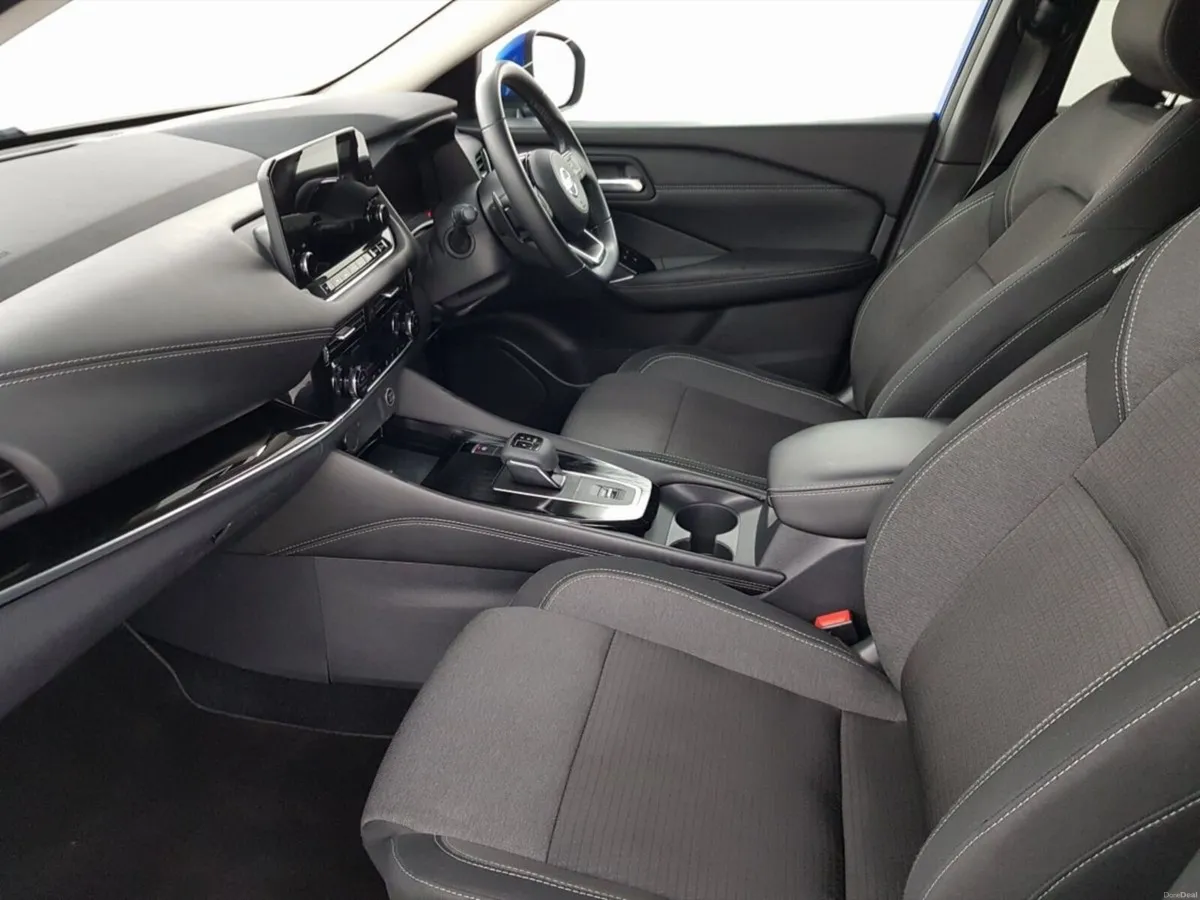 Nissan Qashqai 1.3 PET MILD HYBRID SV PREMIUM CVT - Image 4