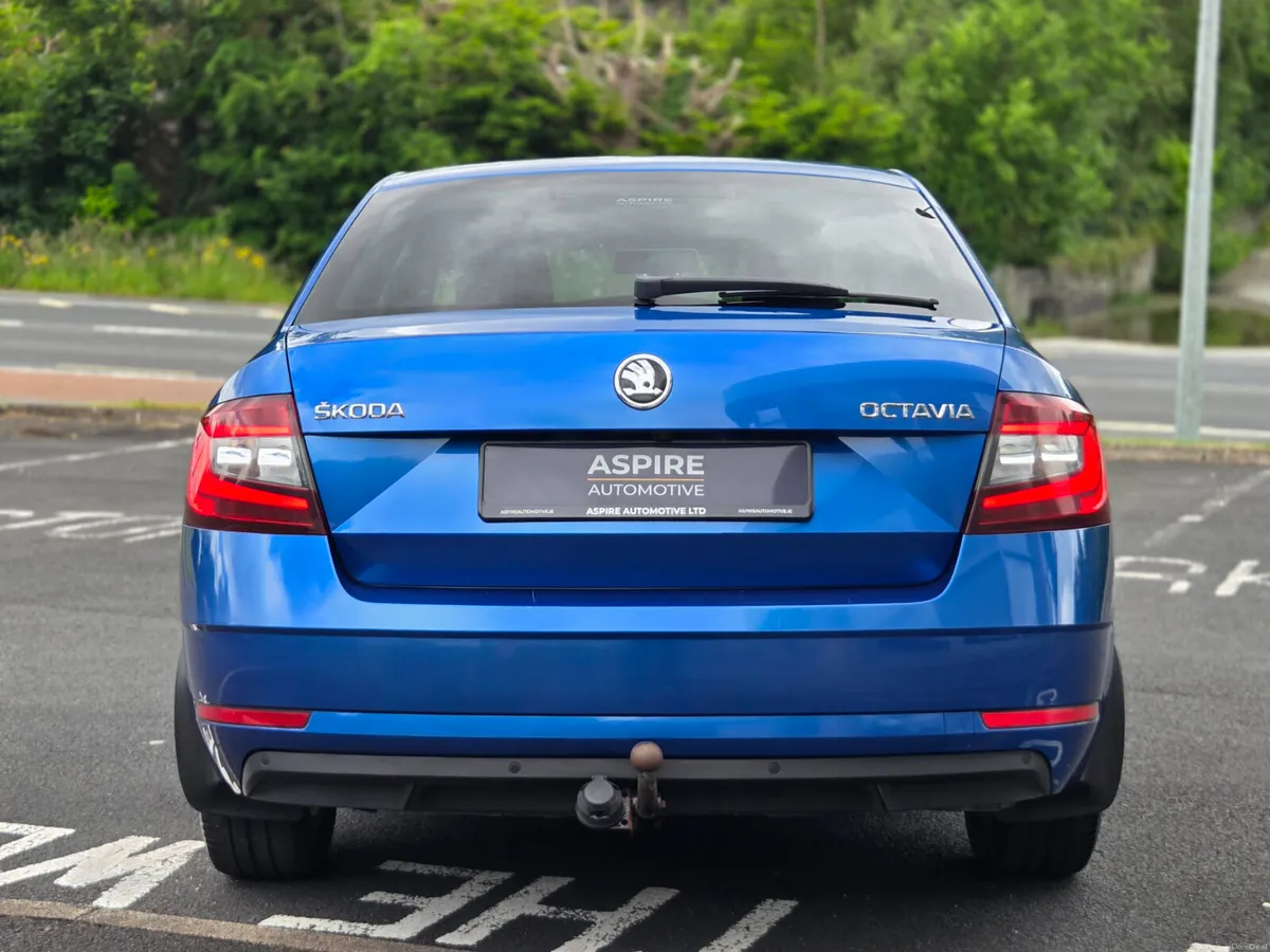 **Low KMs** Auto - Skoda Octavia TDi Ambition - Image 5