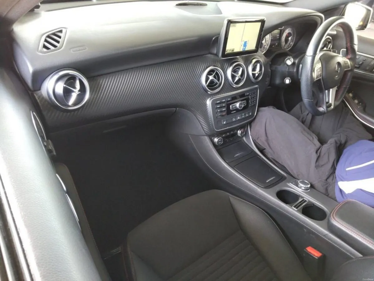 MERCEDES BENZ A180 AMG LINE AUTO 2014 - Image 4