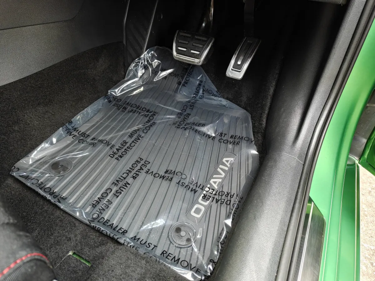 Skoda Octavia 2.0 TDI RS 200 BHP- COSMIC GREEN- GR - Image 4