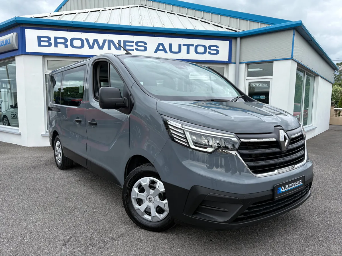 2023 Renault Trafic 9 Seater Bus - Image 3