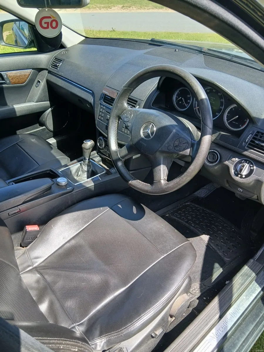 Mercedes-Benz C-Class 2008 - Image 2