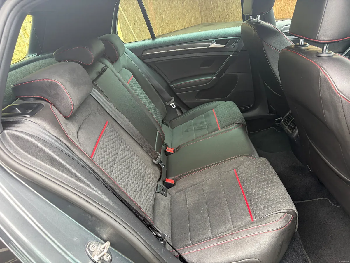 Volkswagen Golf GTI Manual Performance pack - Image 3