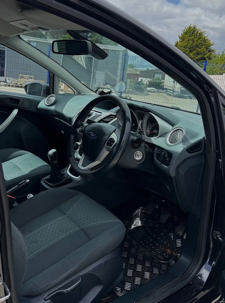 Ford Fiesta 2010 - Image 4