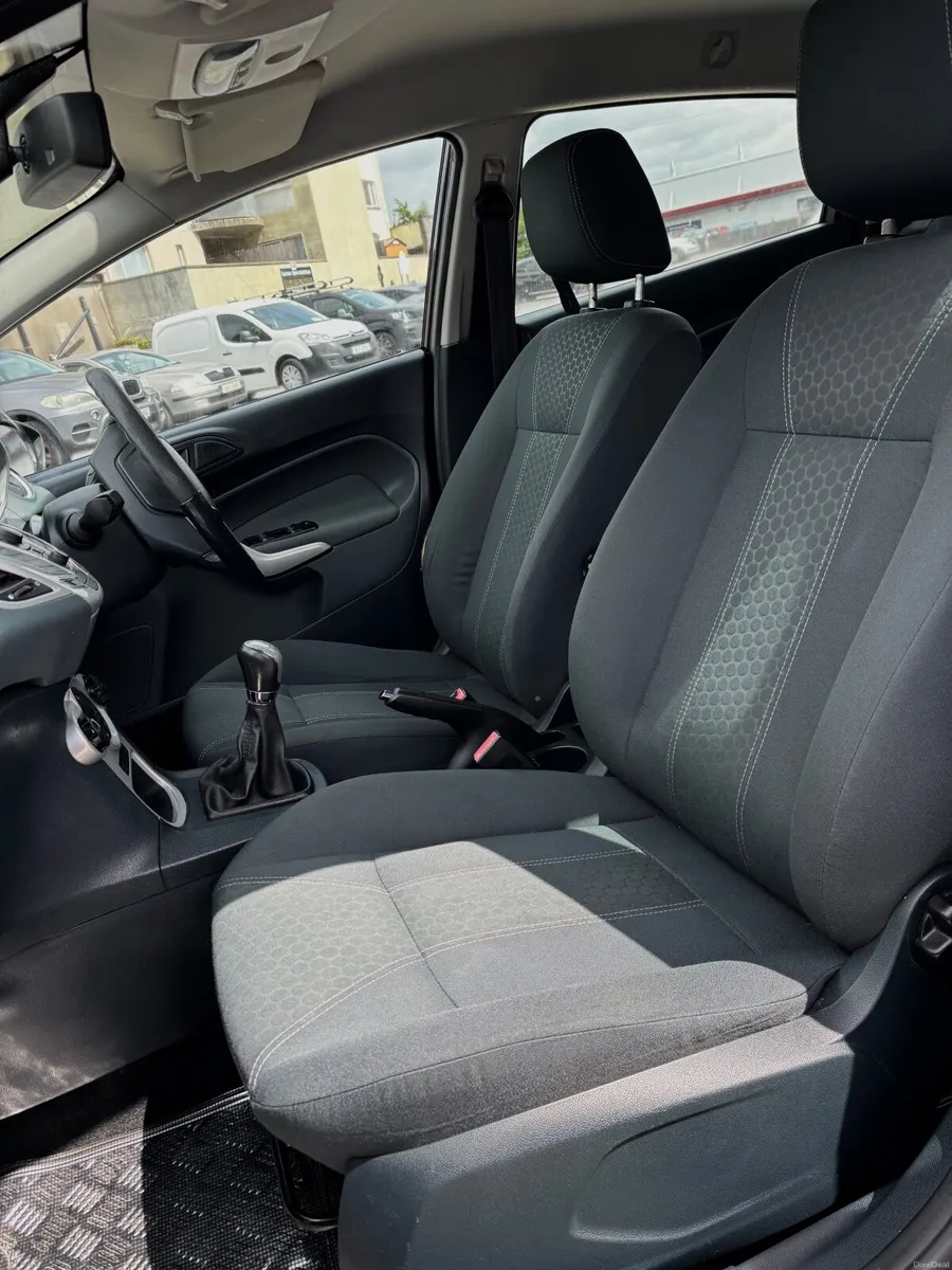 Ford Fiesta 2010 - Image 6