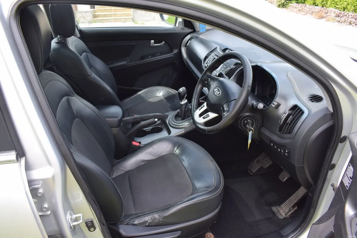 Kia Sportage 2011 - Image 4