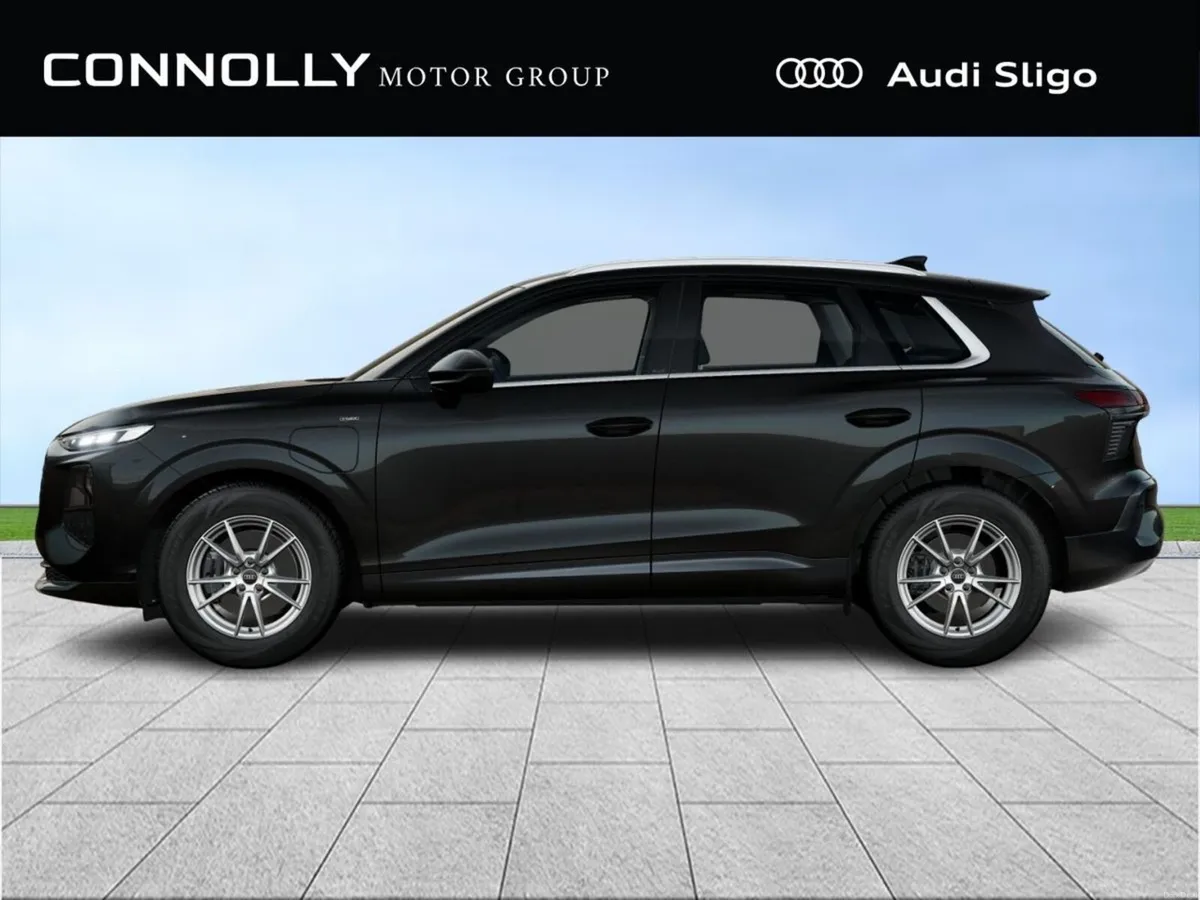 Audi Q3 IN STOCK - SUV SE plug-in e-hybrid 270HP A - Image 3