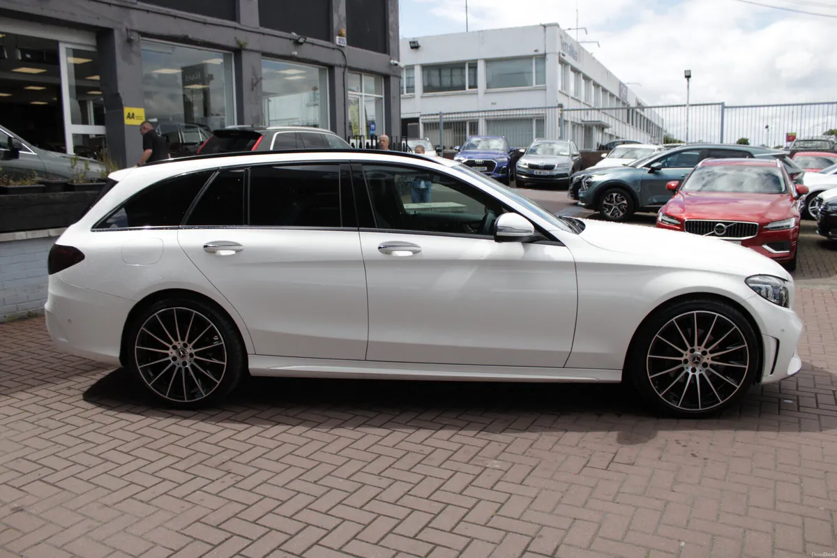 C220D AMG LAUREUS EDITION 5DR ESTATE AUTOMATIC - Image 3