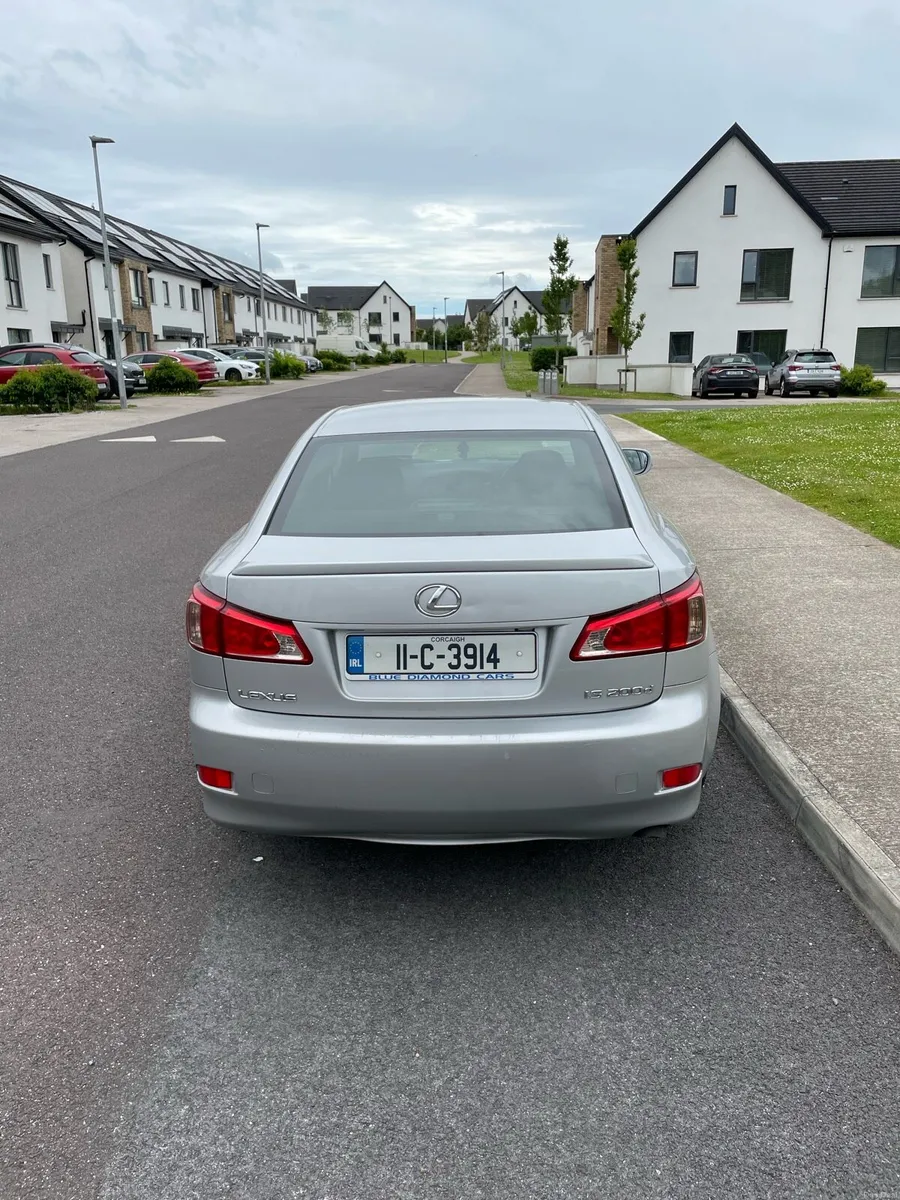 Lexus IS 220d - Image 4