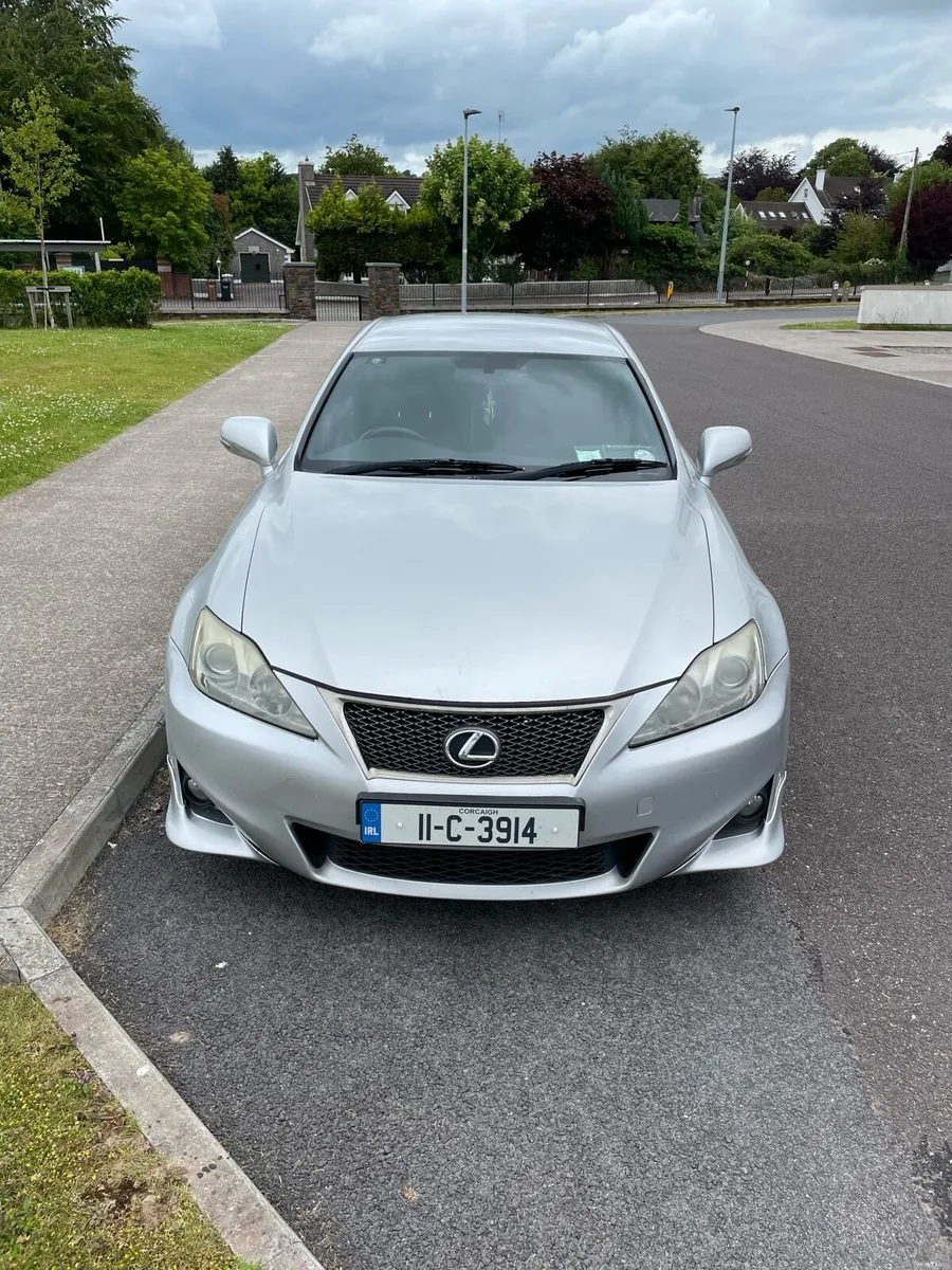 Lexus IS 220d - Image 2