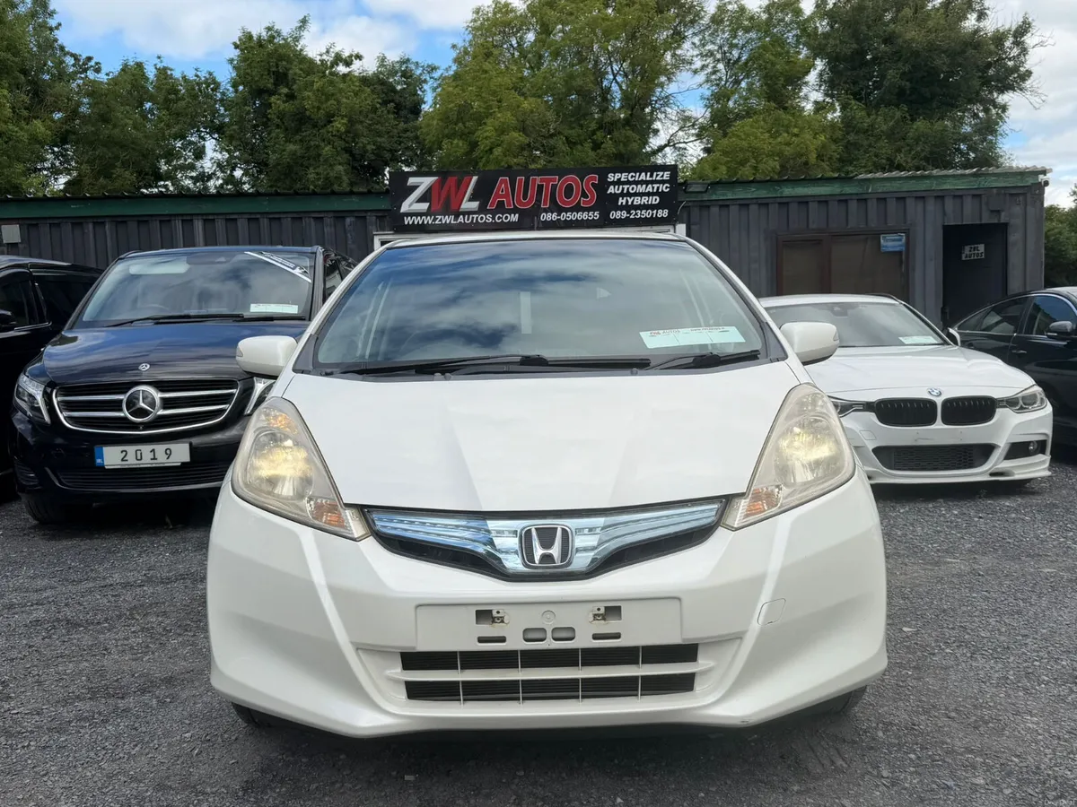 10 HONDA FIT HYBRID 1.3 - Image 3