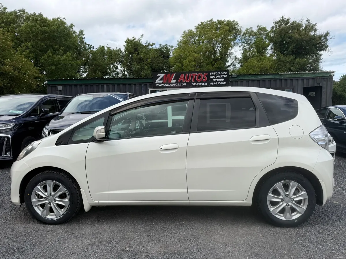 11 HONDA FIT HYBRID 1.3 HEATER SEATS - Image 4