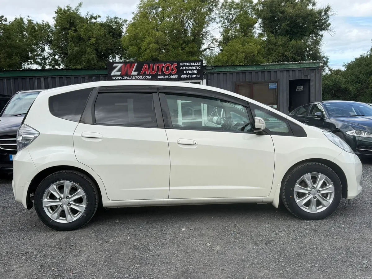 11 HONDA FIT HYBRID 1.3 HEATER SEATS - Image 5