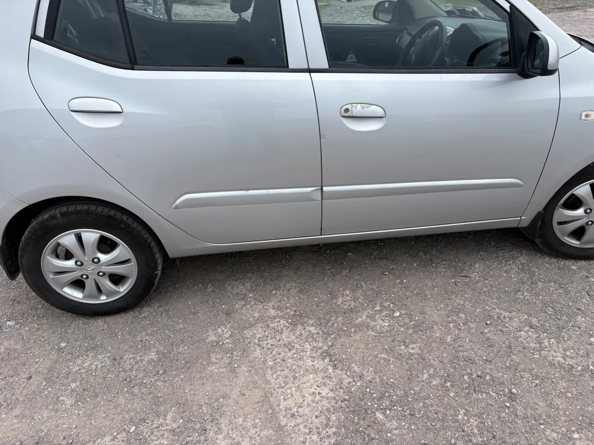 Hyundai i10 Automatic - Image 2