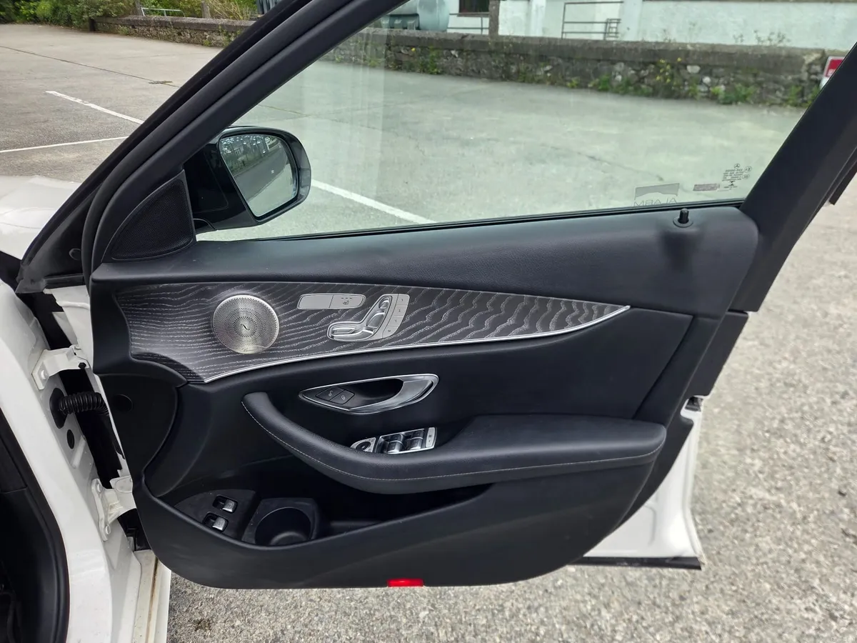 Mercedes-Benz E-Class 2021 - Image 2