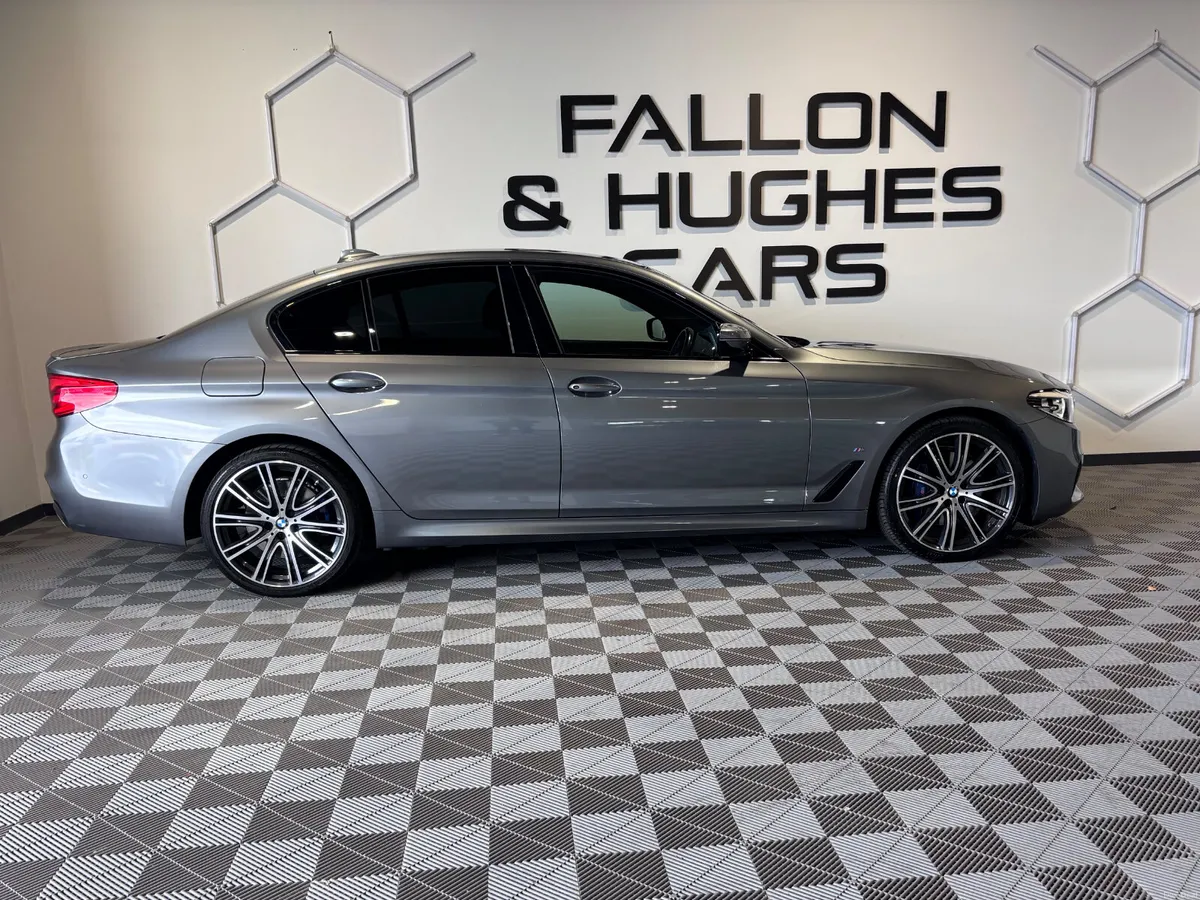 2019 BMW 5 SERIES 530E  XDRIVE M SPORT - Image 4