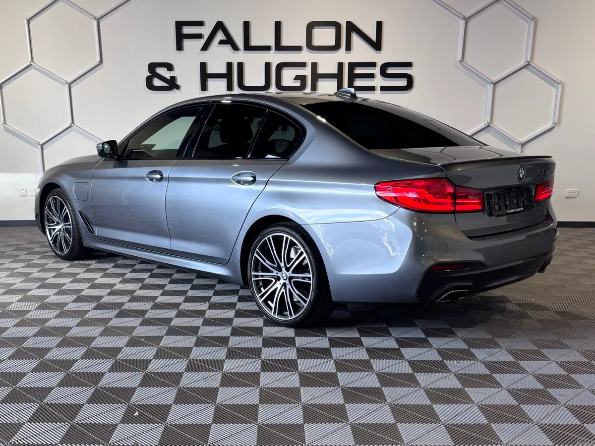 2019 BMW 5 SERIES 530E  XDRIVE M SPORT - Image 3