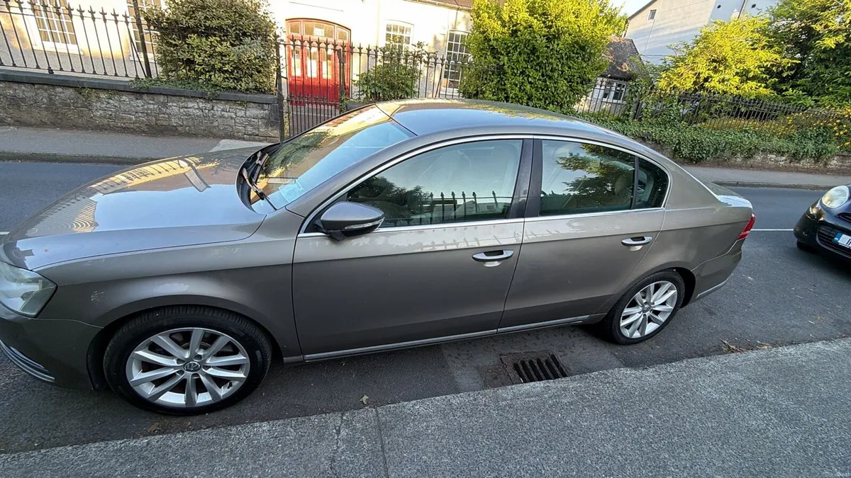 2011 Volkswagen Passat - Image 3