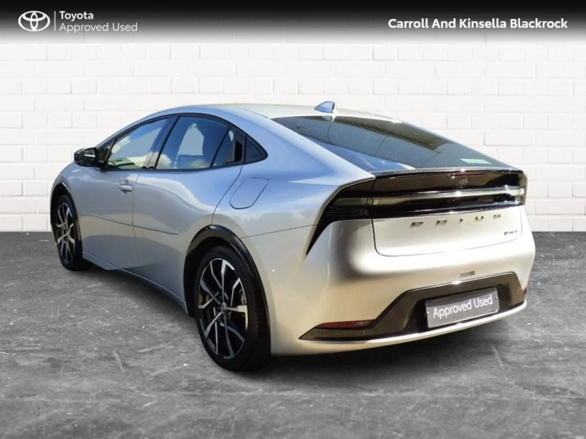 Toyota Prius Plug-In Hybrid - Image 2