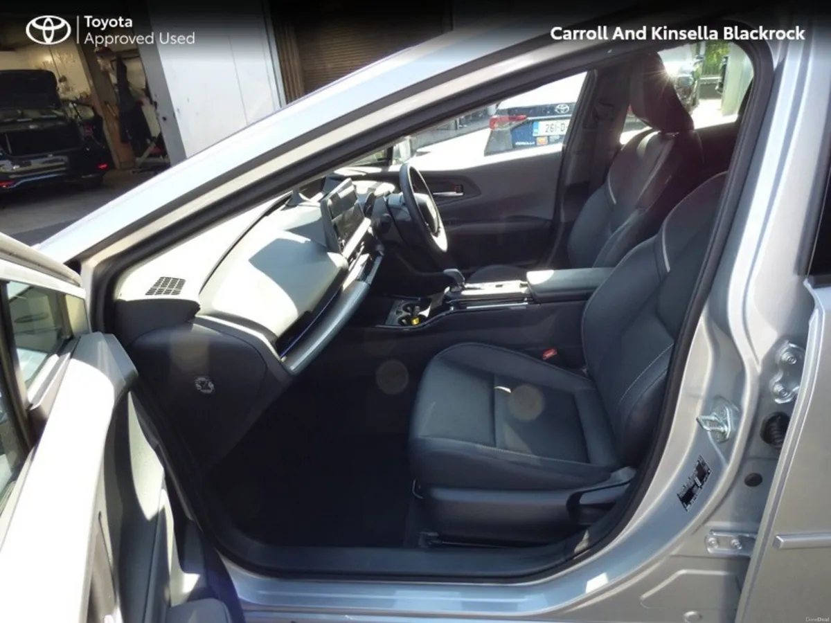 Toyota Prius Plug-In Hybrid - Image 6