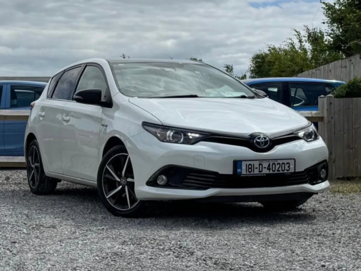 Toyota Auris Hybrid Luna Sport 4DR Auto - Image 1