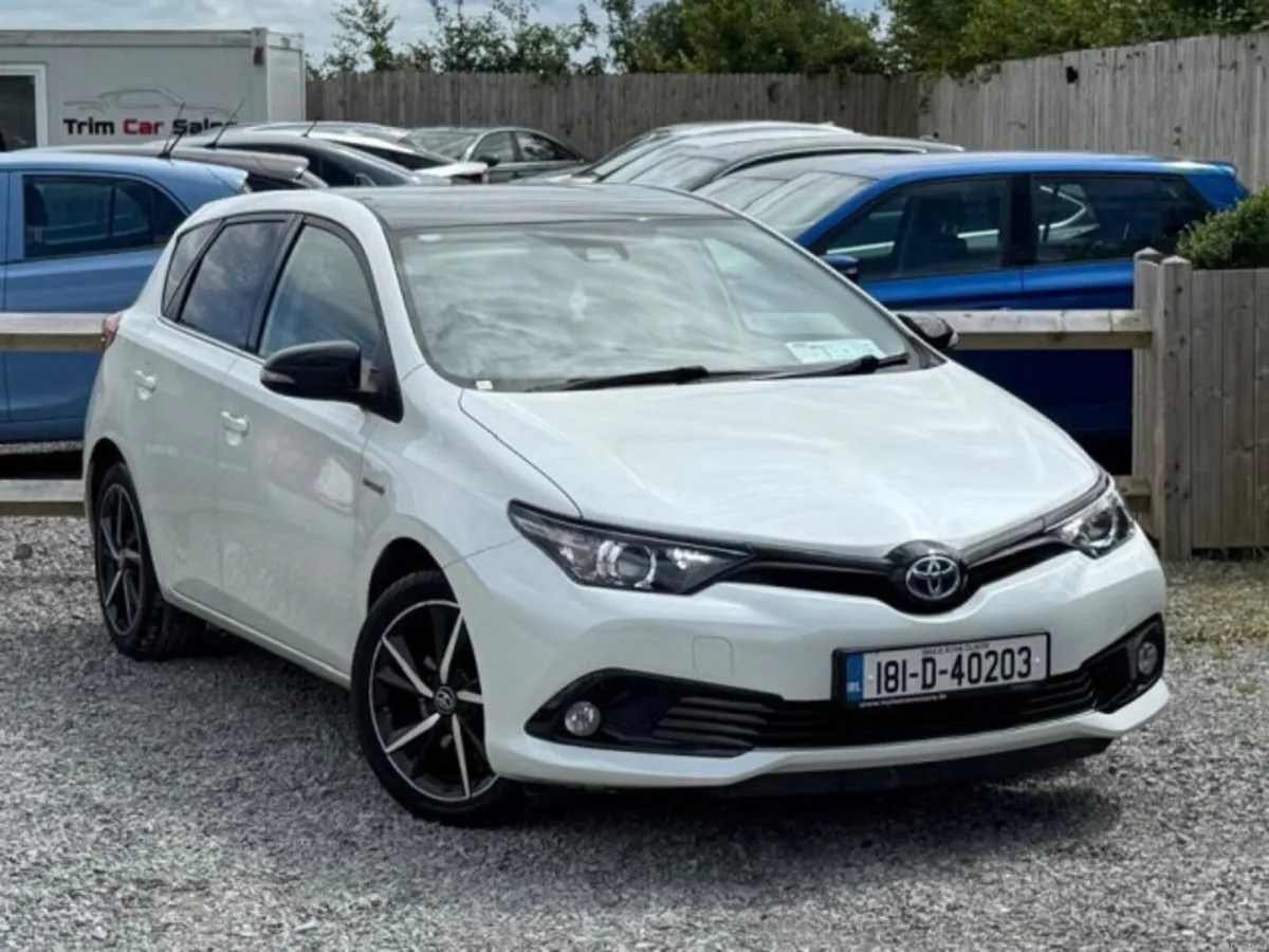 Toyota Auris Hybrid Luna Sport 4DR Auto - Image 2