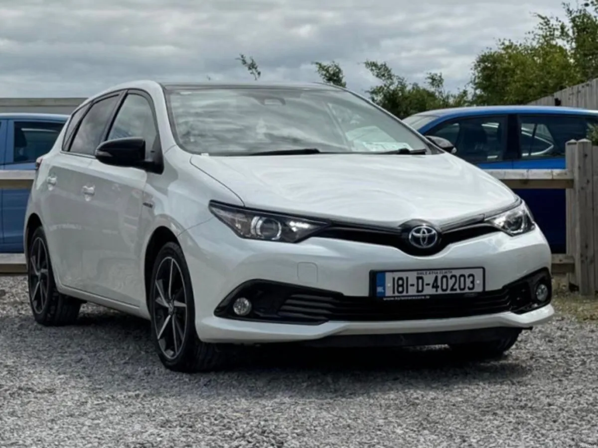 Toyota Auris Hybrid Luna Sport 4DR Auto - Image 4