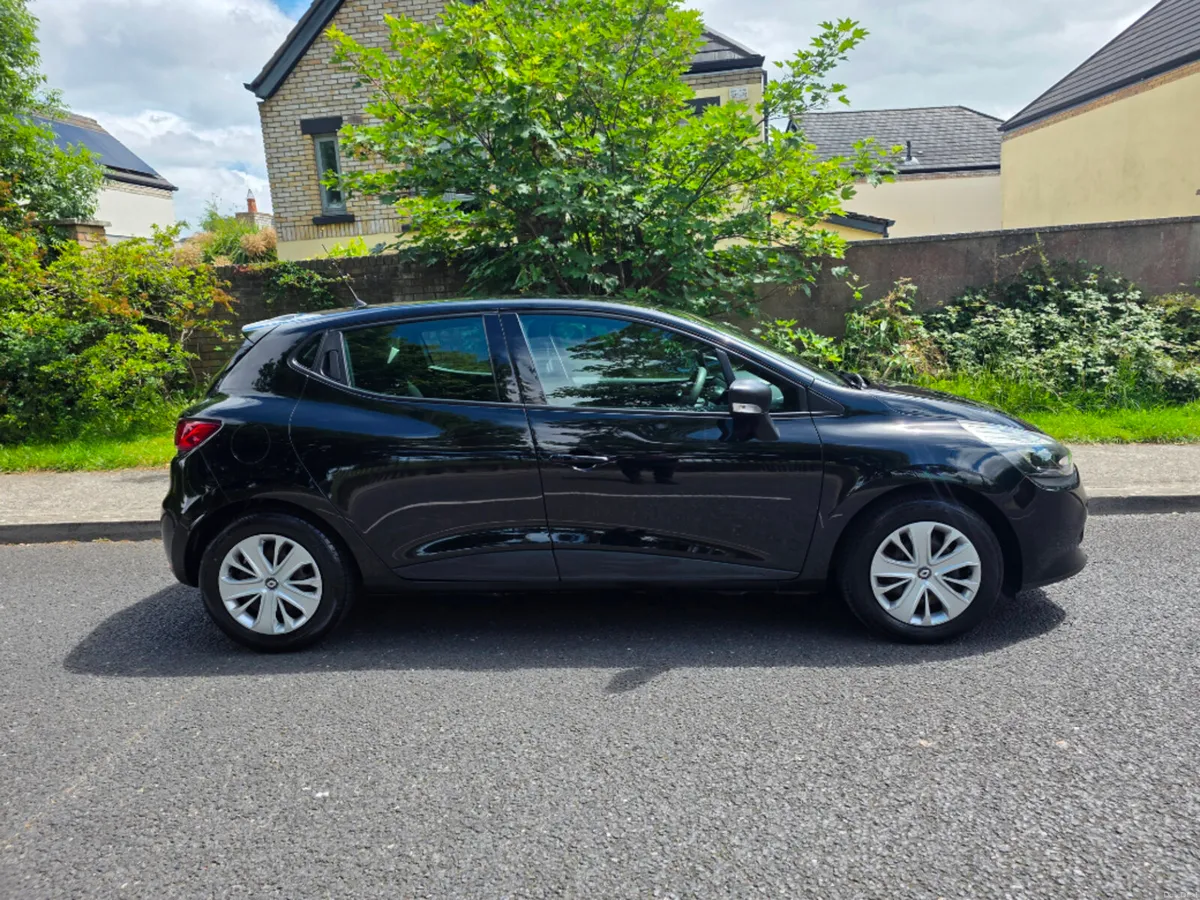 Renault Clio 1.2 Expression 75BHP 4DR - Image 2