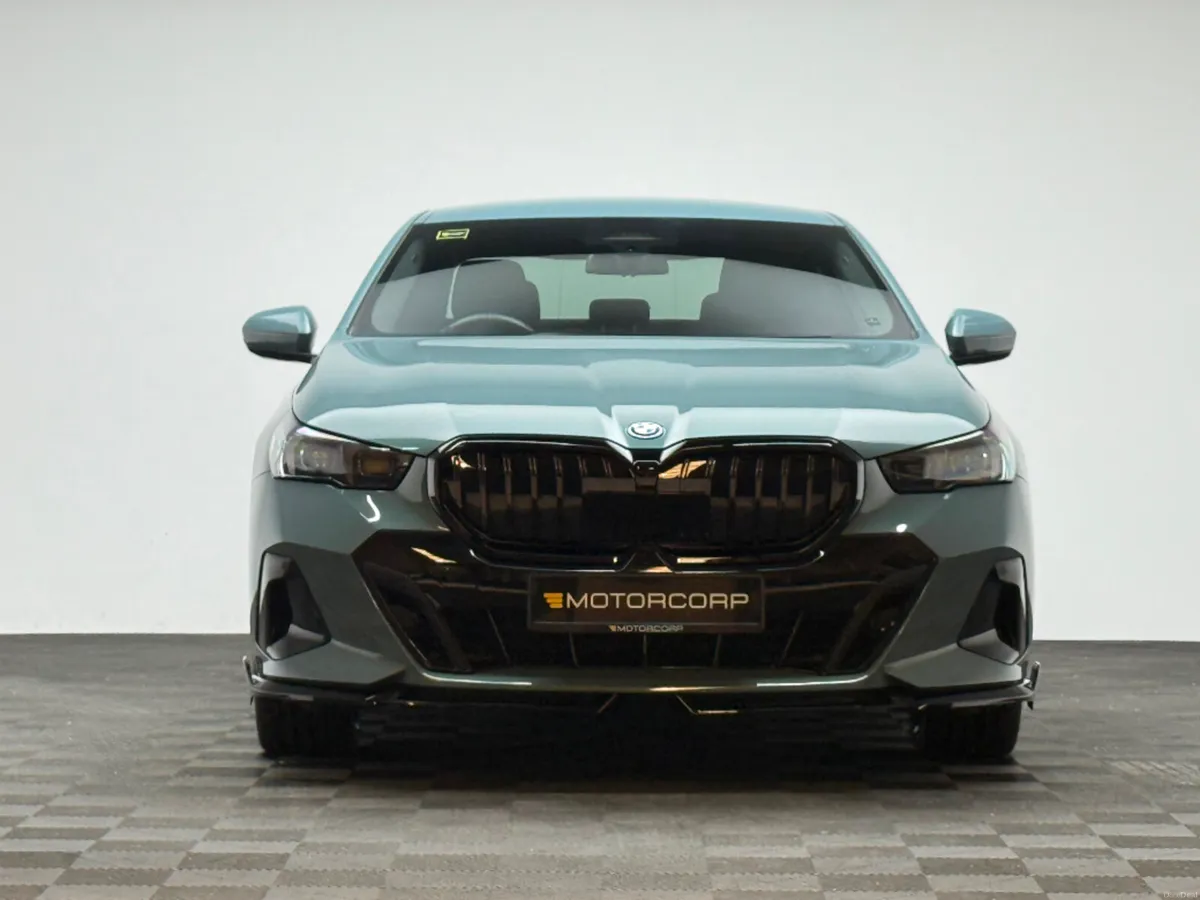 BMW i5 EDRIVE40 M SPORT - Image 2