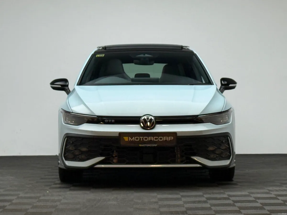 Volkswagen Golf GTE DSG - Image 2