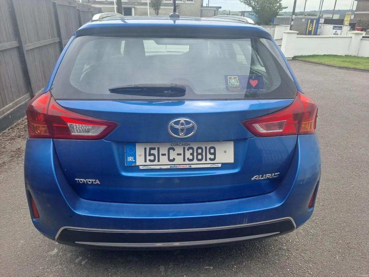 Toyota Auris 2015 - Image 2