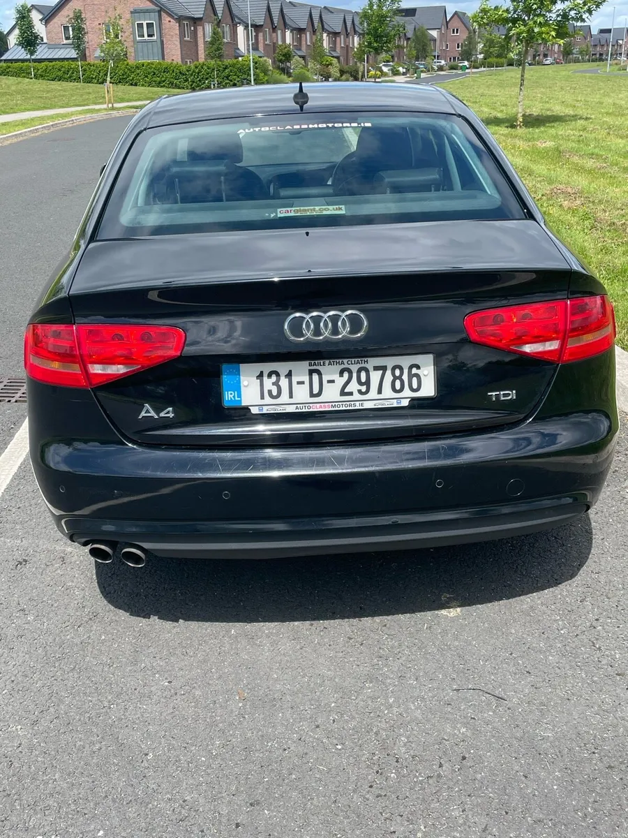 Black Audi A4 Technik 2.0 TDI 136 PS - Image 2