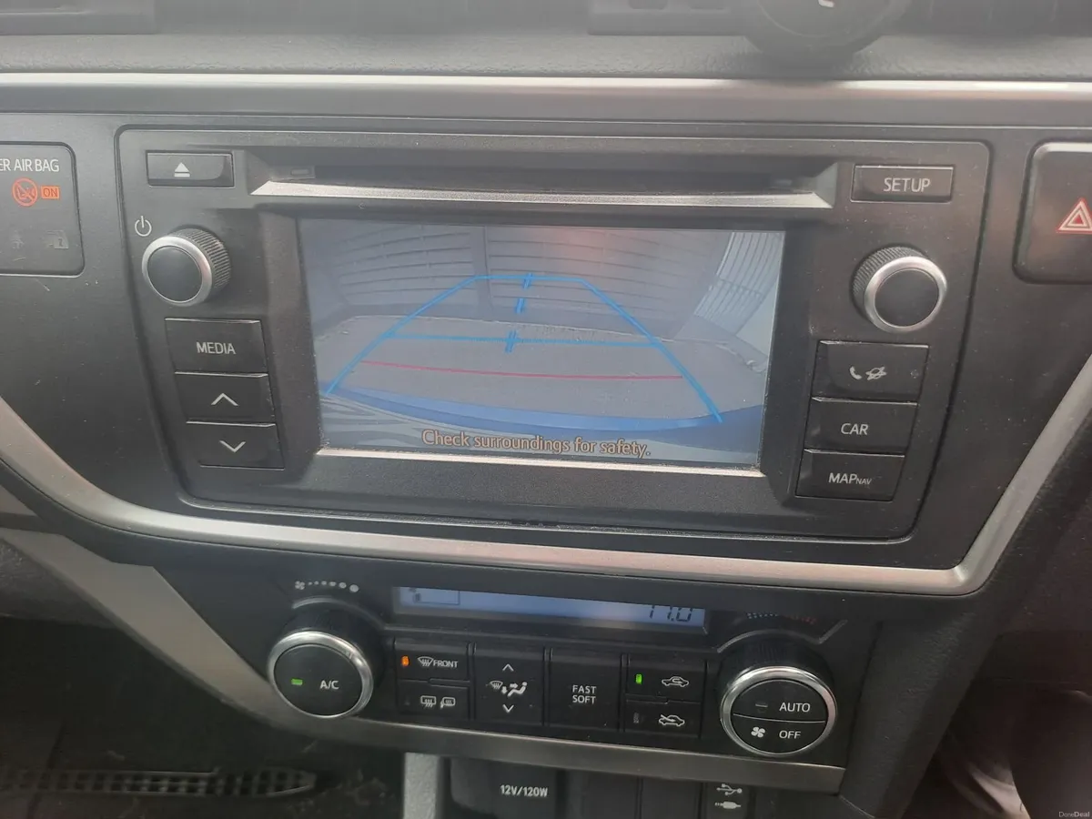 Toyota Auris 2015 - Image 3