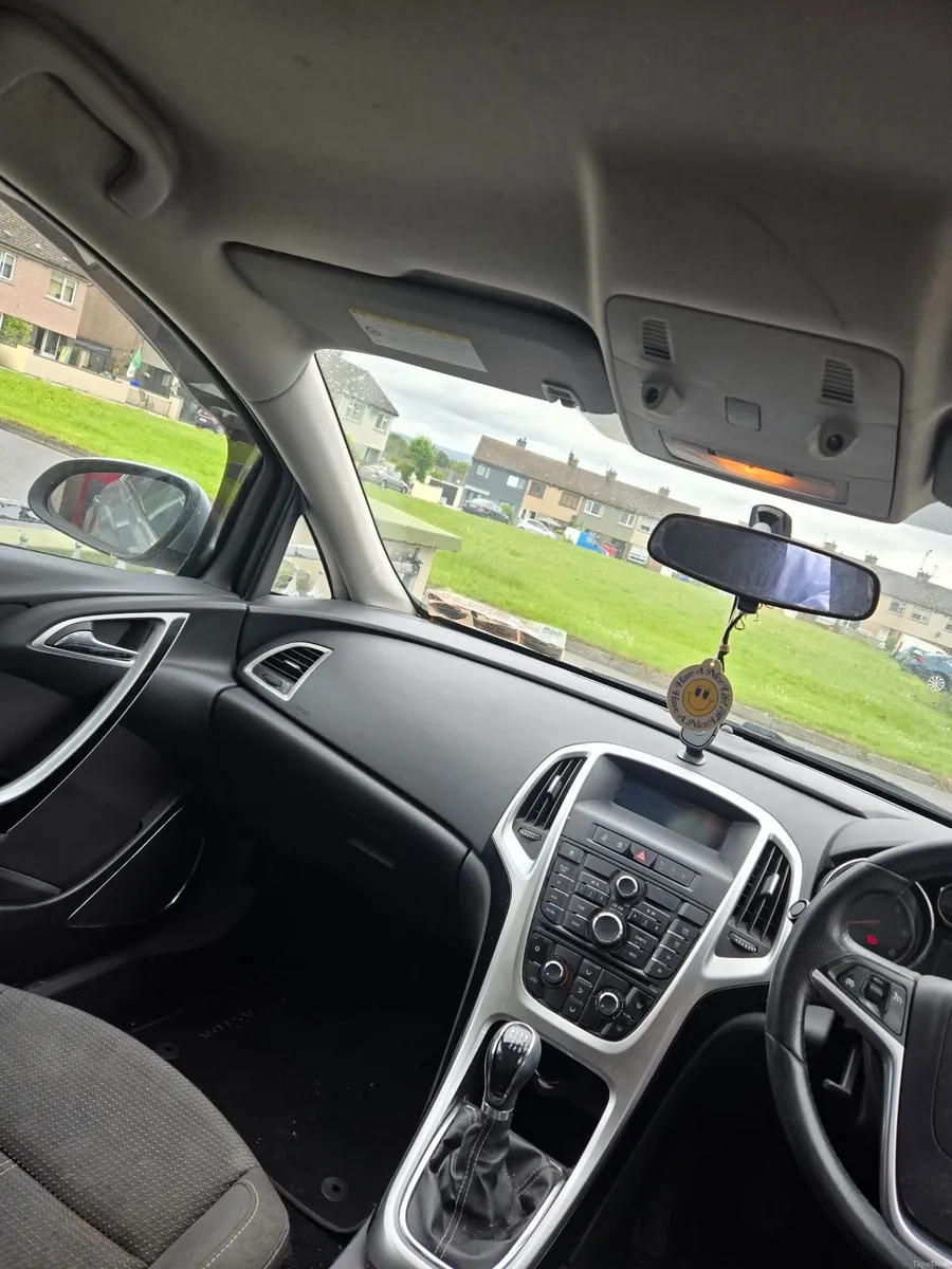 Opel Astra 2012 - Image 3