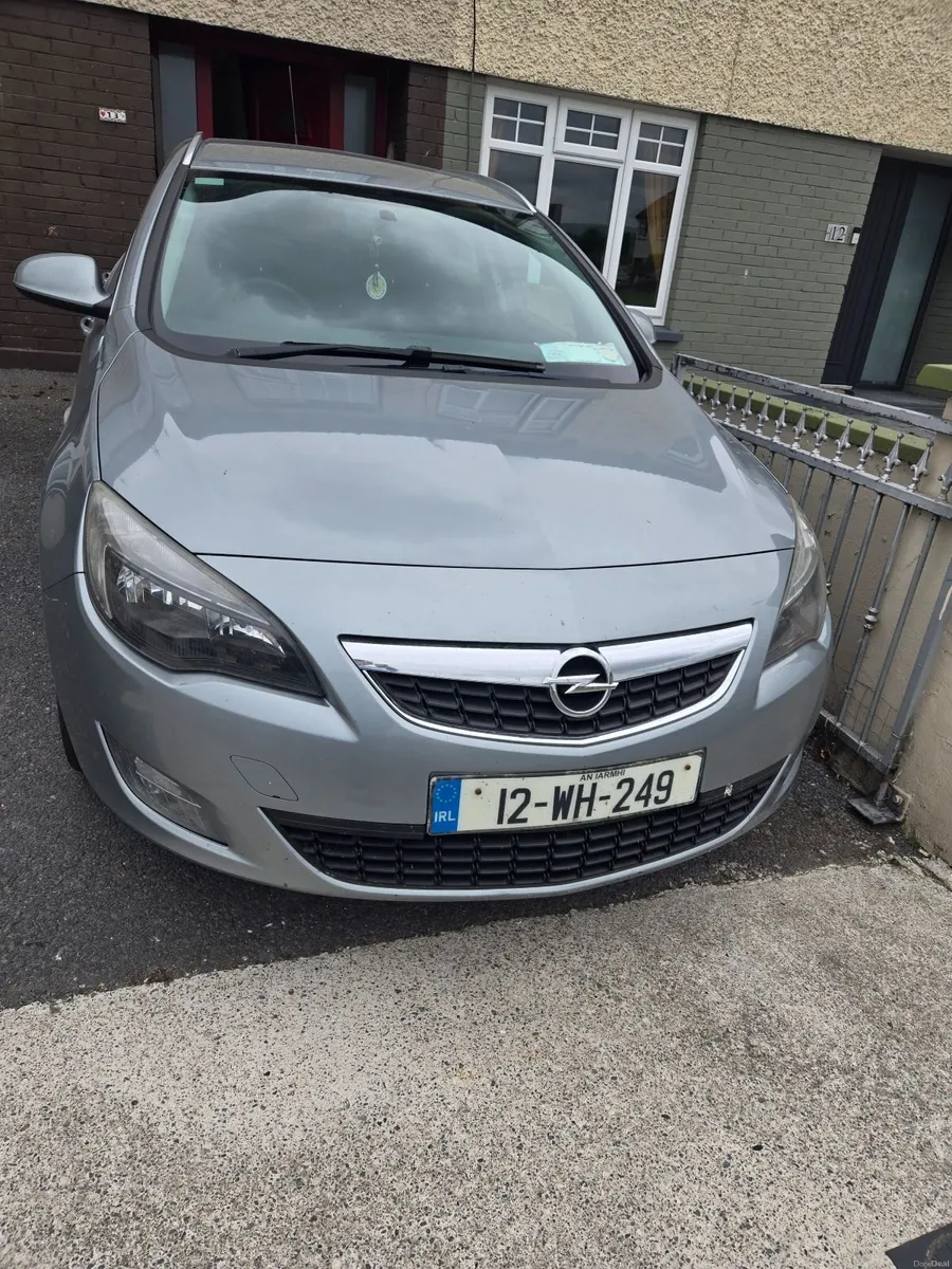 Opel Astra 2012 - Image 1