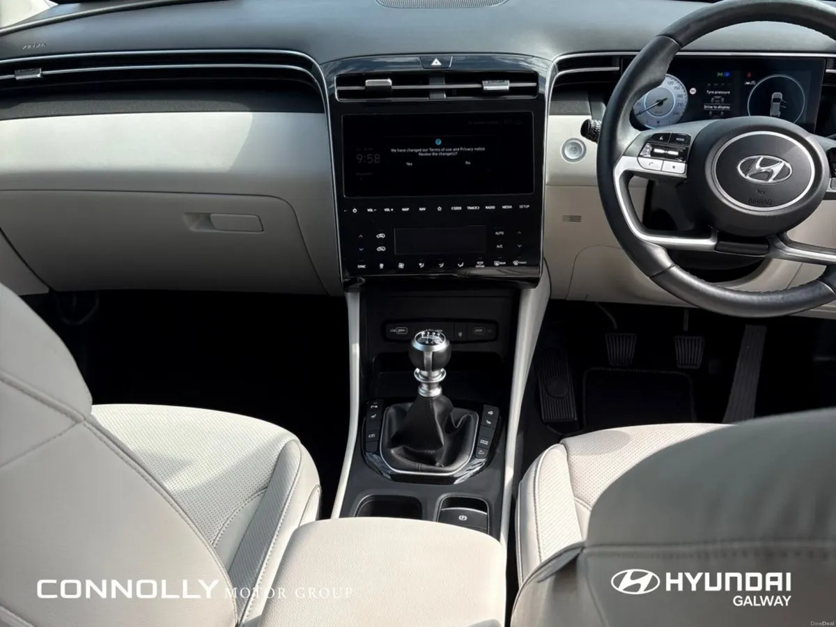 Hyundai Tucson 2WD Executive Plus w 2 Tone Roof - Image 4