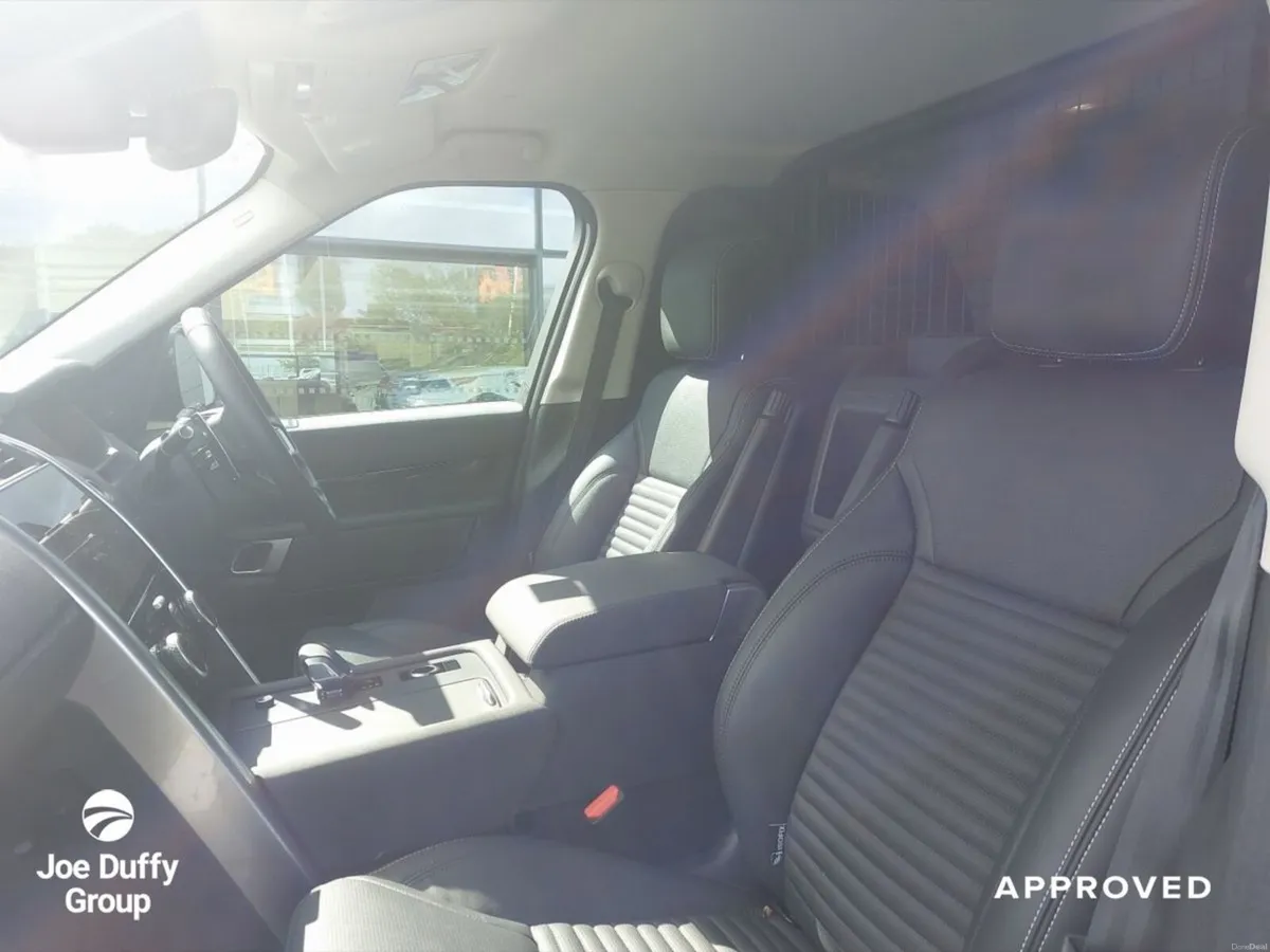 Land Rover Discovery 3.0 SD6 SE COMMERCIAL ex Vat - Image 4