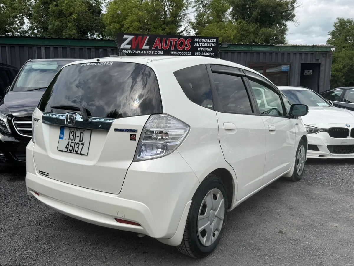 131 Honda Fit Hybrid 1.3 - Image 5
