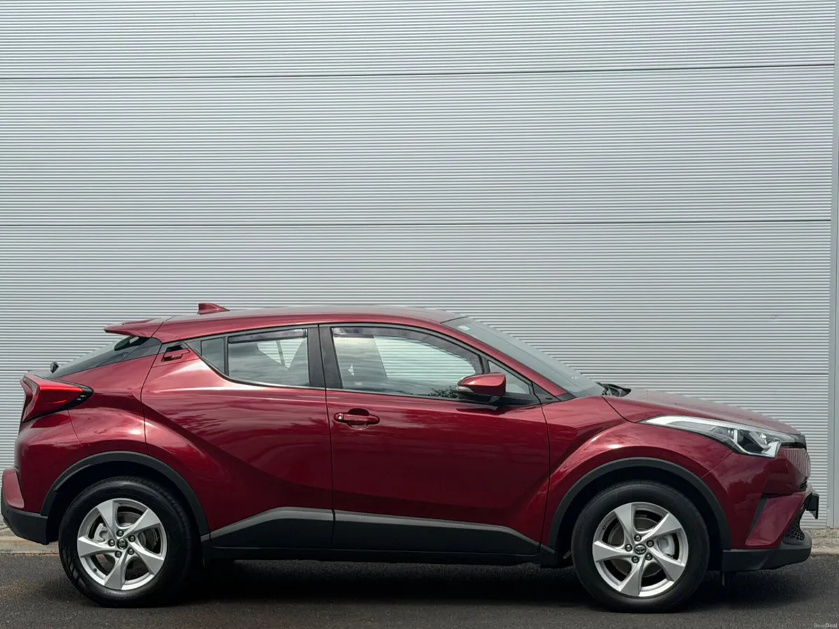 Toyota C-HR 2017 - Image 4