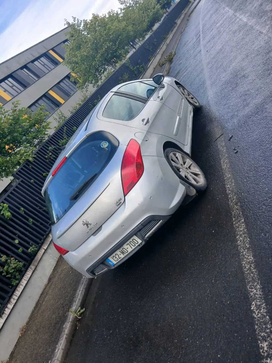 Car - Image 3